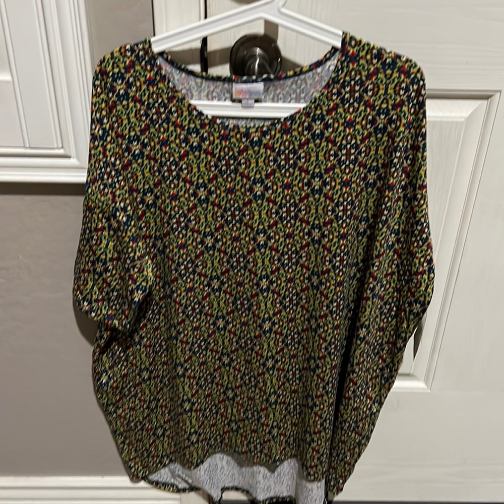 LuLaRoe L IRMA top
